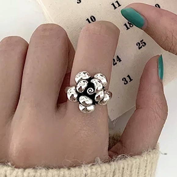 STERLING SILVER VINTAGE FLOWER RING RESIZABLE - Picture 4 of 5